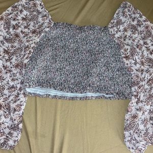Cropped puffy sleeve top